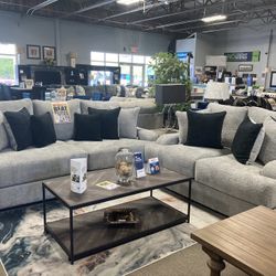 grey sofa loveseat 🩶⭐️ $2,599