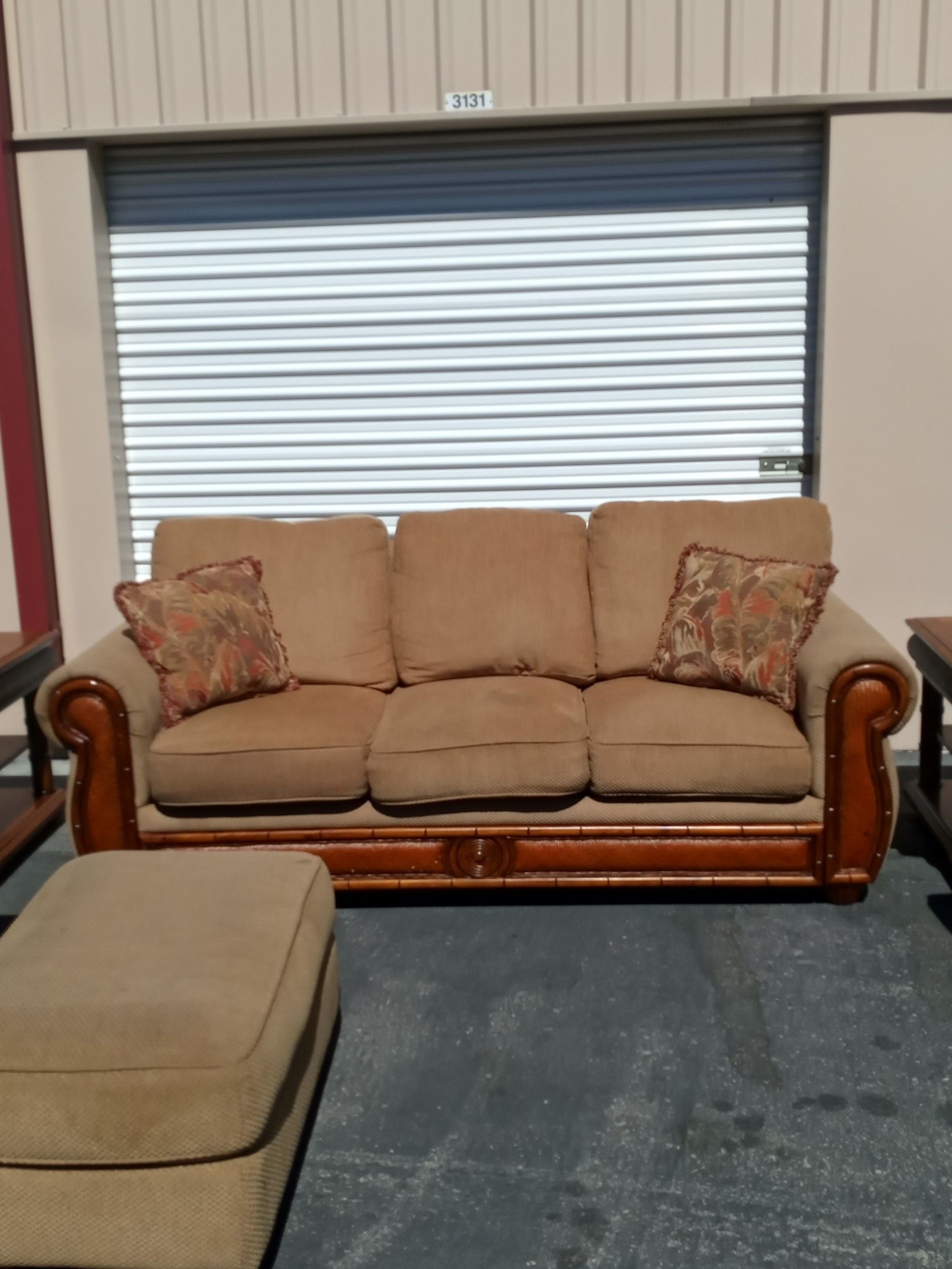 RC Willey Livingroom Set Free Delivery Excellent Condition