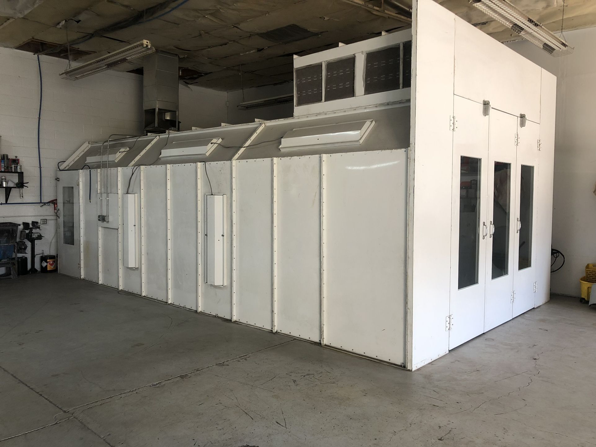 Auto body shop spray paint booth