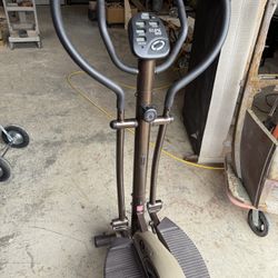 ECLIPSE 1000 Elliptical Trainer