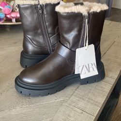 Zara Boots Kids 13 1/2 US.     19.6 Milimetros