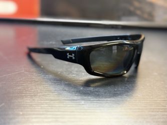 Under Armour Men's Black Wraparound Sport Sunglasses Lens Slight Scratches