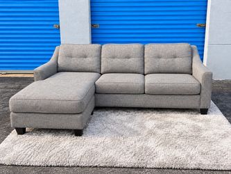 Free delivery 🚚. Sectional couch.
