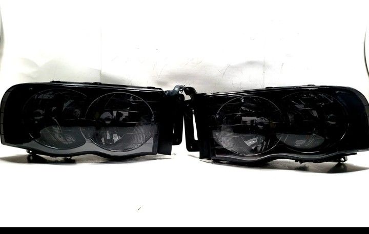 HEADLIGHTS  FOR 2002-2005 DODGE RAM 1500,2500, 3500