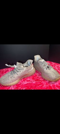 Kids size 13 yeezys they're in great shape