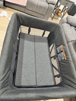 Maxi-Cosi Swift Baby Play Yard & Bassinet - Classic Graphite
