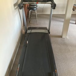 C900 Nordic track Treadmill