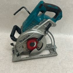 Makita 36 V cordless saw with two batteries