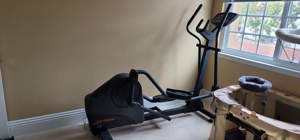Life Fitness Eliptical Machine