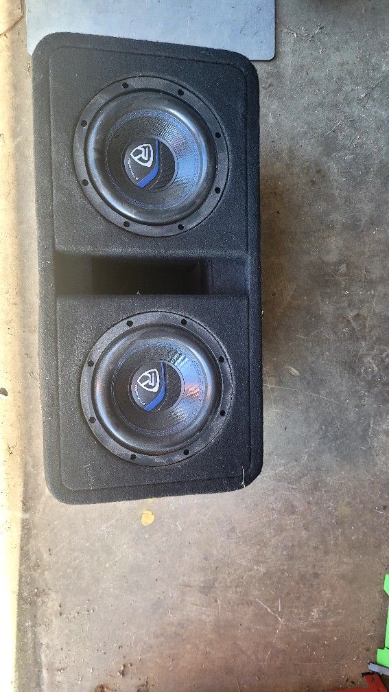 Dual Rockville 8" Subwoofers. 1600w