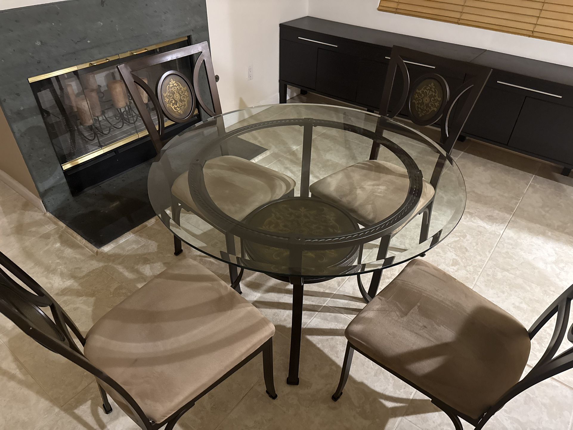 Round Dining Table W Chairs