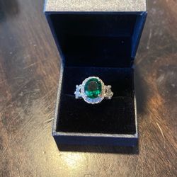 Ring Real Gold No Fake Emerald Whith Diamonds