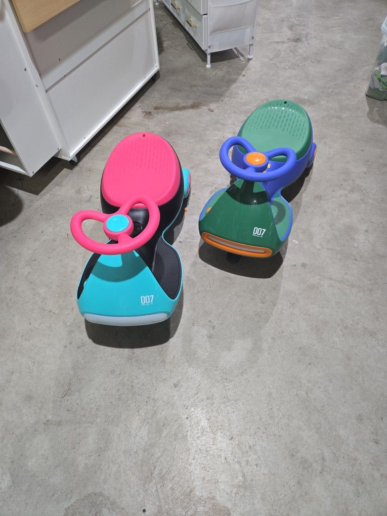 FANTIK Kids 12V Wiggle Car With Pedal
