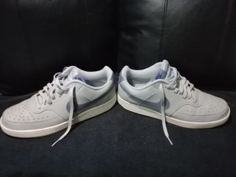 Nike Low-Top Sneakers White and grey size 11