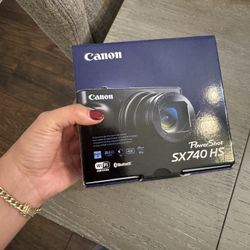 New Canon PowerShot SX740 HS Black Digital Camera