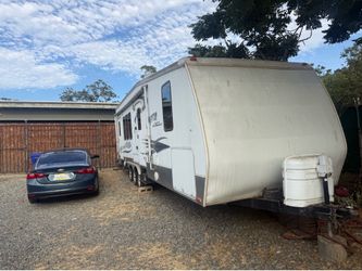 Traila 2005 raptor 33 pies