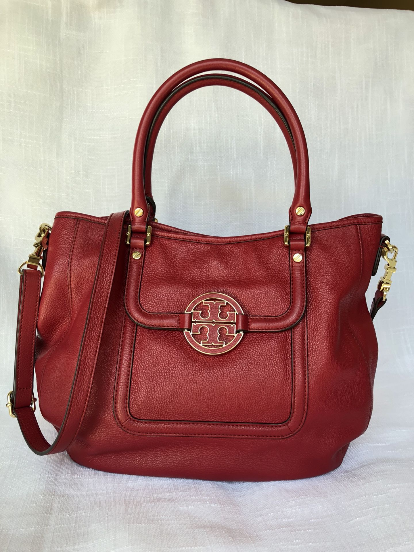 Tory Burch Amanda Classic Handle Red Hobo Bag for Sale in Cypress, CA -  OfferUp