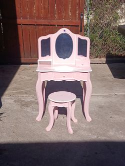 Pink vanity for girls