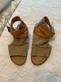 Blowfish sandals size 7