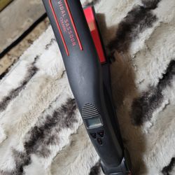 Straigheners/curling irons/ dryer