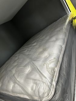 Queen Size Matress And Box Spring 