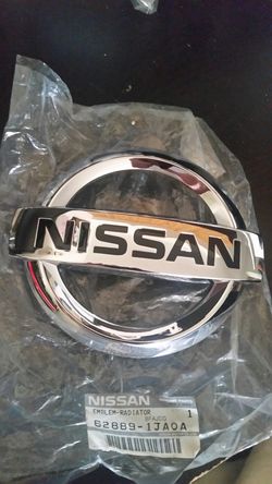 FRONT NISSAN EMBLEM