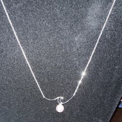 Na Hoku Pearl Factory 14k white gold swell necklace with rare silver blue Akoya Pearl and 14k white gold matching earrings. 