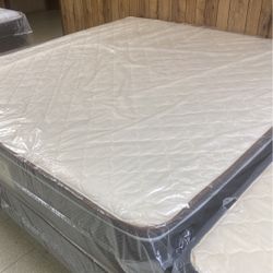 NEW KING SIZE PILLOW TOP MATTRESS W.THE BOXSPRINGS INCLUDED 😊 CONTACT ME FOR MORE INFO : SE HABLA ESPAÑOL ✔️