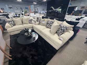 Perfect oversized sofa loveseat ❤️‍🔥