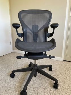 Like New Herman Miller Remastered Aeron Office Chair Size A B C