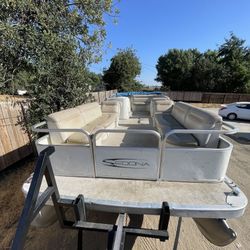 4 STROKE 2008 BENNINGTON PONTOON BOAT 