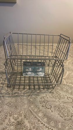 Metal stackable baskets