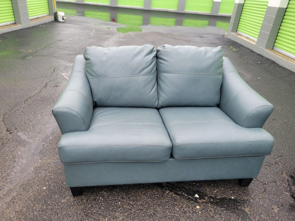 Living Room Forniture Used Good Conditions Just One Scratche U Can See On Pic