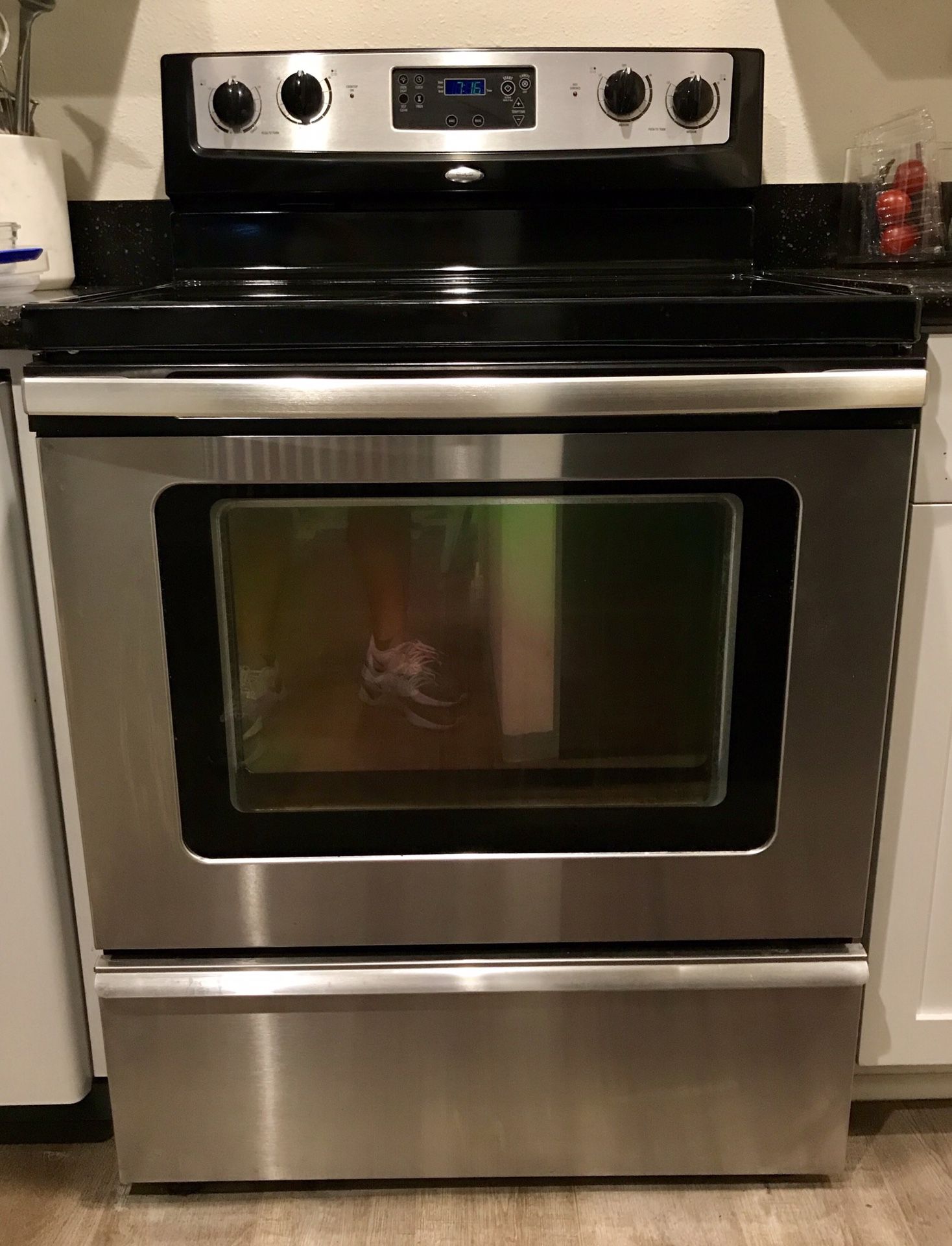 Stainless Steel Whirlpool Self-Cleaning Electric Stove with Glass Top