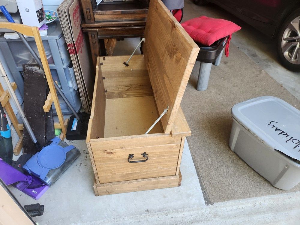 Wooden Chest for Sale in San Antonio, TX OfferUp