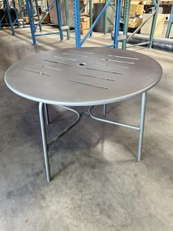 40” Outdoor Round Table with Umbrella Stand