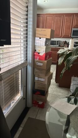 Empty original box ( Nike/ adidas Yeezy)