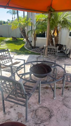 Liners n Things Metal Fire pit w/chairs