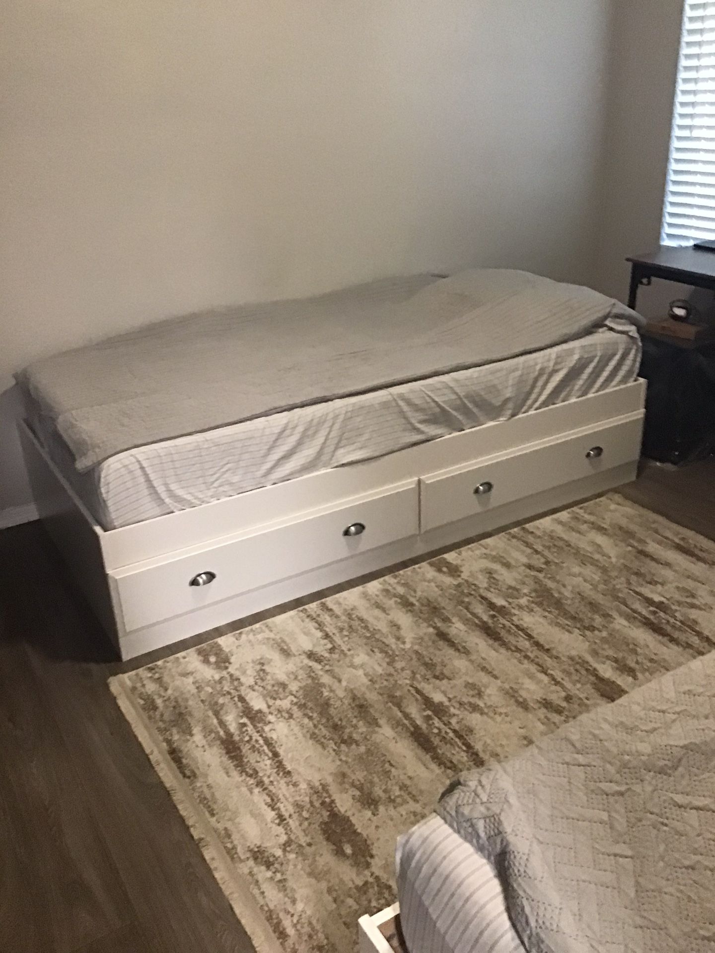 Selling 2 Twin Bed