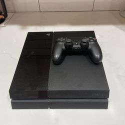 PLAYSTATION 4