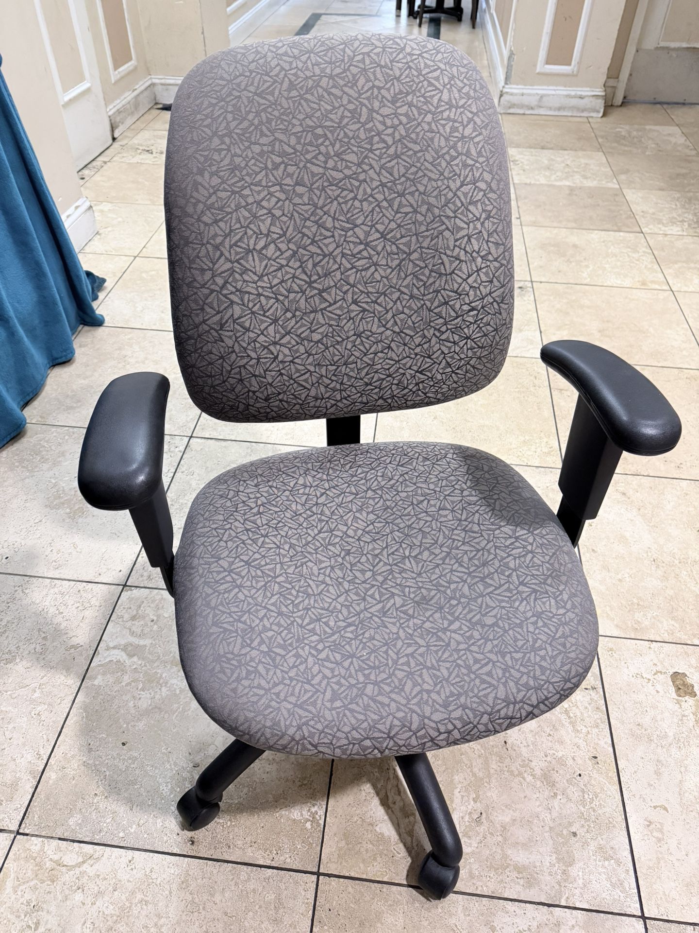 4 Office Chairs Like New