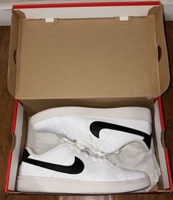 Nike Court Royale 2