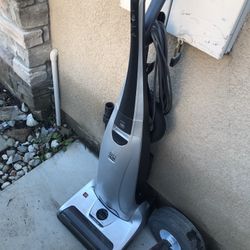 Wally Nice Vacuum 