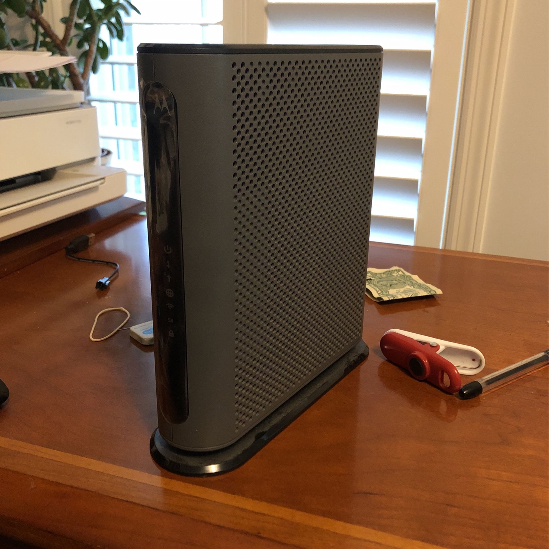 Motorola Modem Wi-Fi Router 