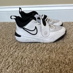 Nike Big Boys Size 4 Sneakers. Like New!!