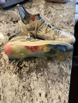 Men’s 10 1/2 Adidas cleats baseball