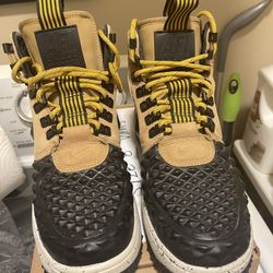 NWT Nike Lunar Force 1 Duckboot 922807-700 Gold/Black SIZE 7  