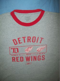 LARGE -- Detroit RED WINGS -- Circa 2010 - Very Rare REEBOK Shirt