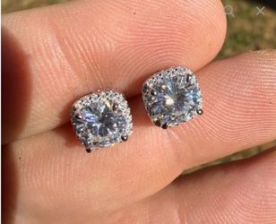 Moissanite earring