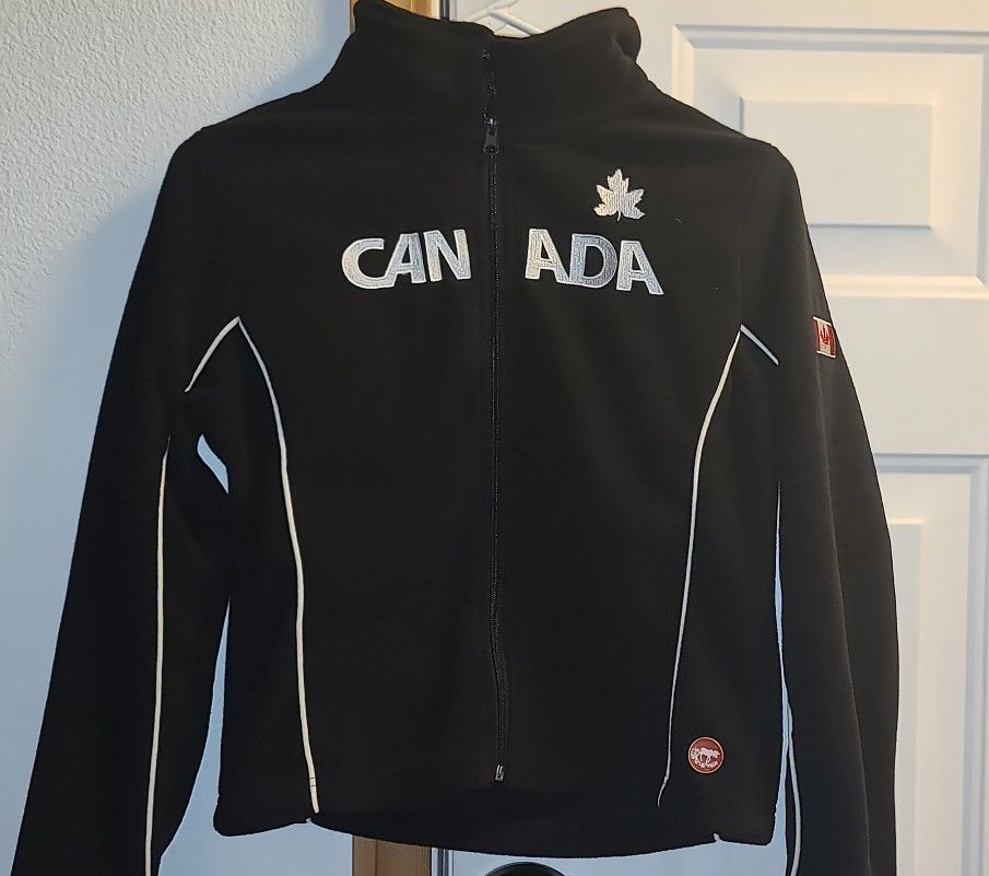Canada Fleece Youth Small Like New. Bought for 45 in Canada and barely been worn. For boys or girls